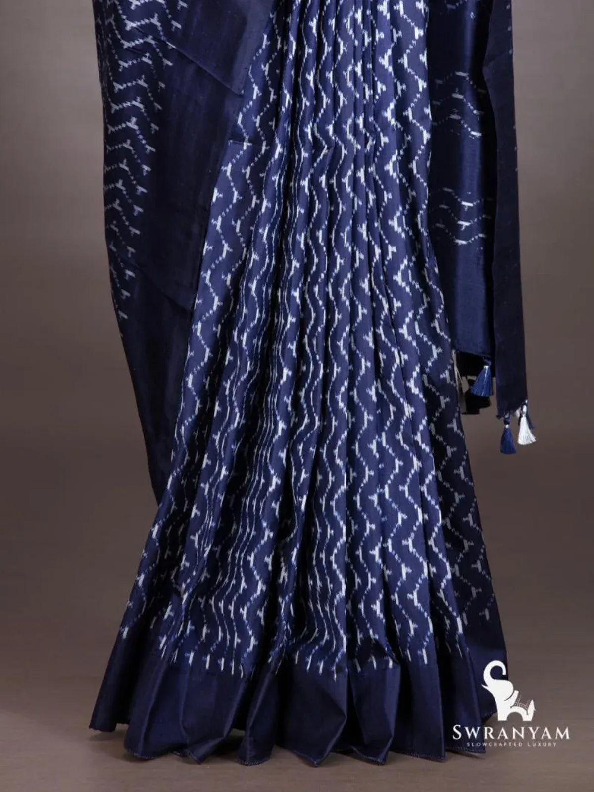 Indigo blue Pochampally ikat silk saree pleats with white wavy chevron ikat motifs and plain hem